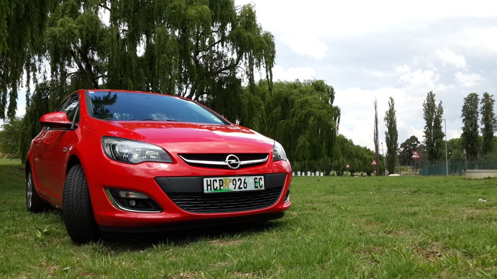 Review: Opel Astra Sedan 1.4T Essentia Auto - Torquing Cars